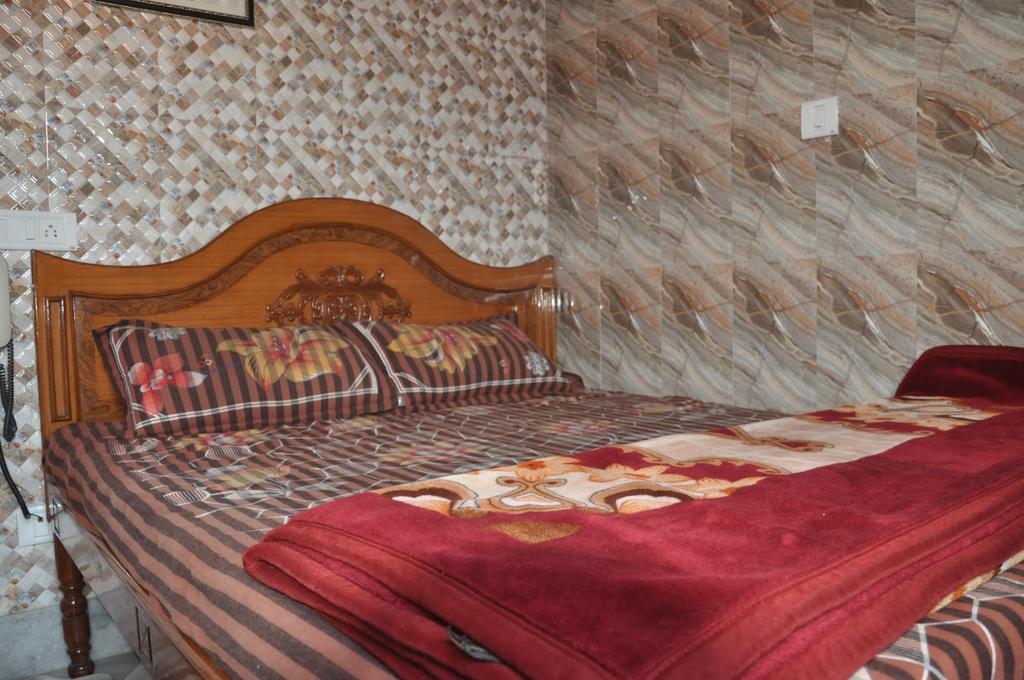 Hotel Pari Джаландхар Экстерьер фото