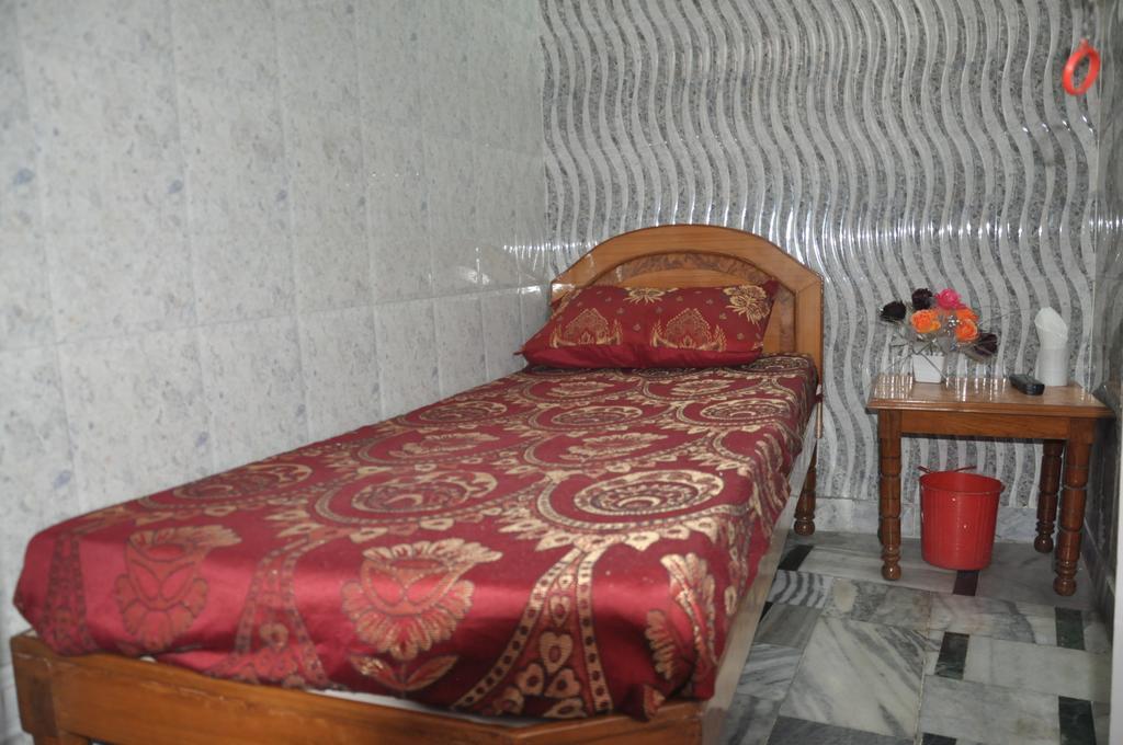 Hotel Pari Джаландхар Экстерьер фото